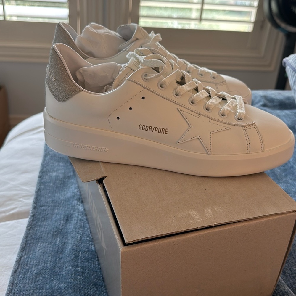 Golden goose NWTS pure star sneakers. Size 39. Perfect condition never worn
